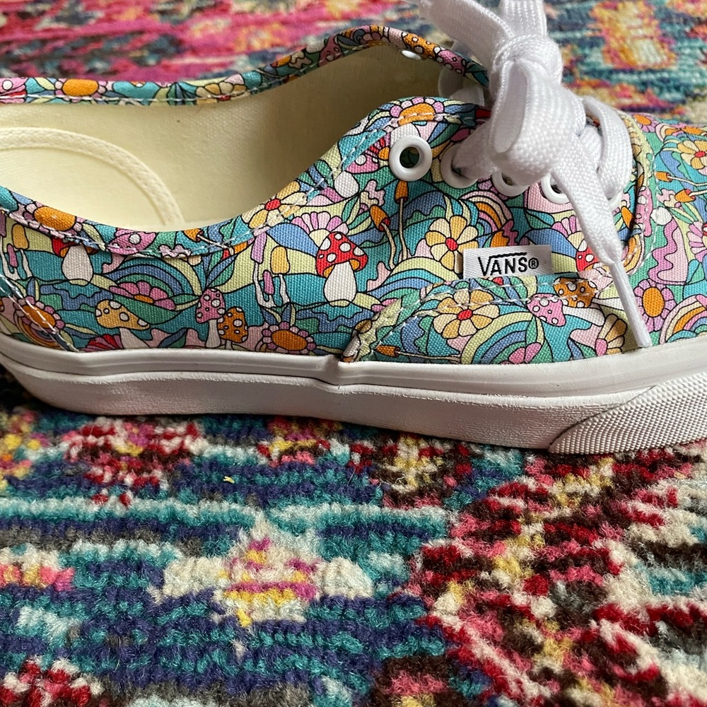 Vans lo top enchanted mushrooms size 8.5 great condition! - Picture 3 of 8